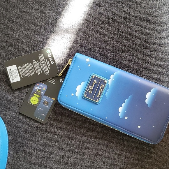 New with tags glow in the dark Loungefly peter pan purse and wallet - Picture 3 of 4